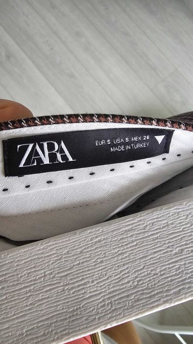 Къси панталонки Zara размер S