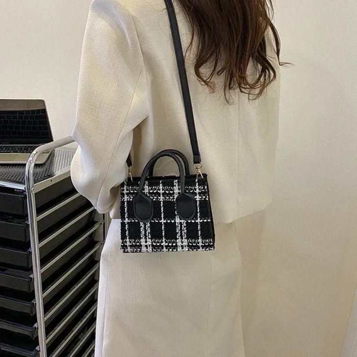Дамска карирана чанта