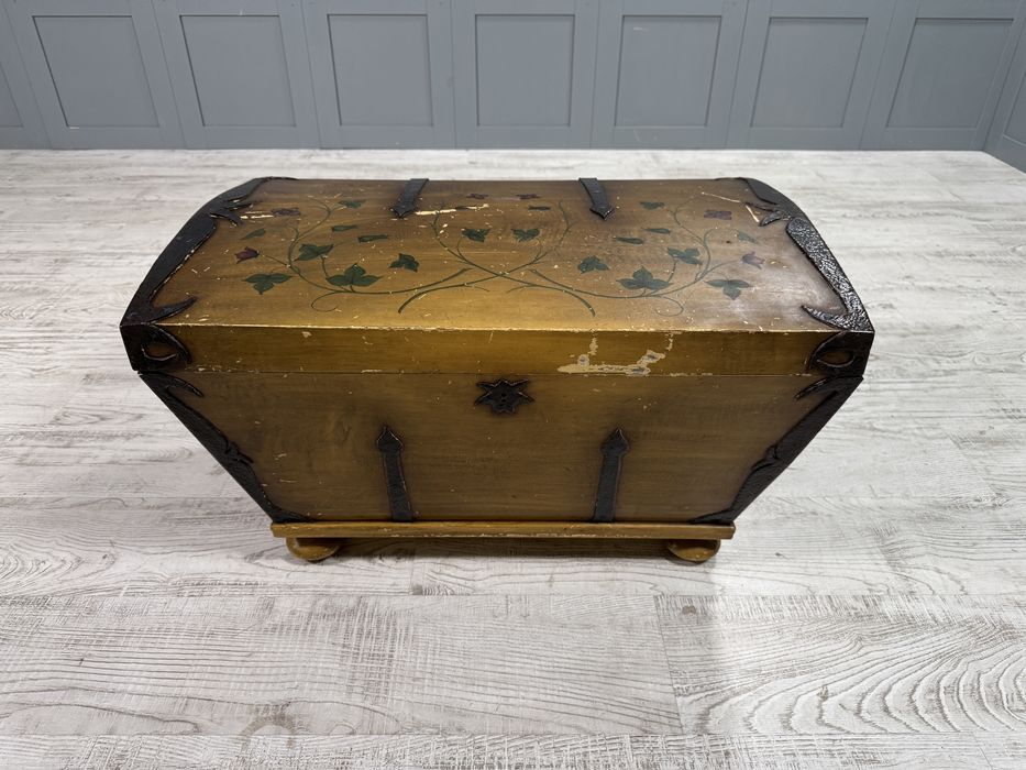 Старинен сандък масив К010