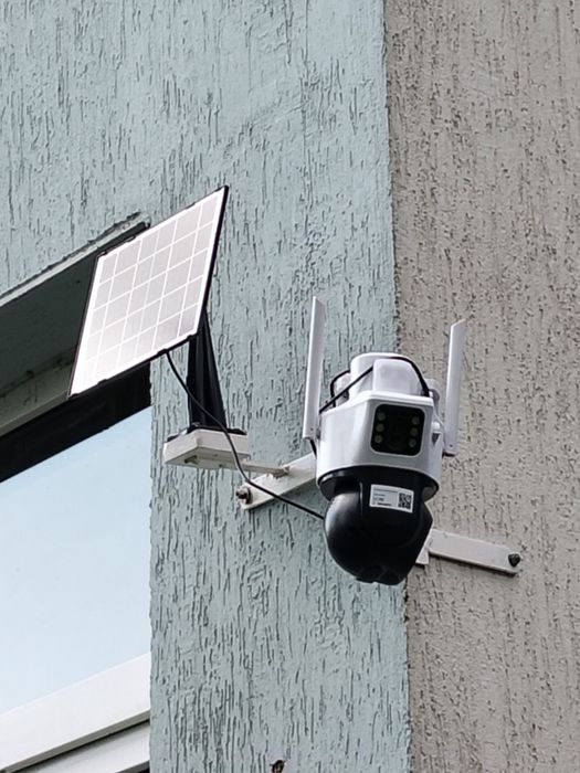 Cameră de supraveghere cu panou solar 4G