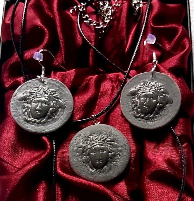 Vând Seturi de bijuterii Unice foarte Rafinate Versace,Dolce Cabana