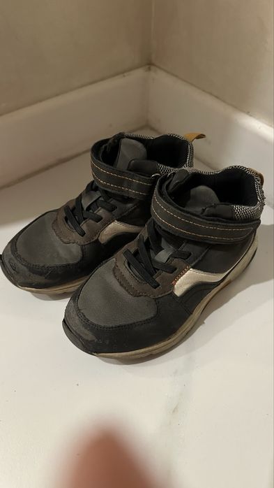 Отдам даром детскую обувь