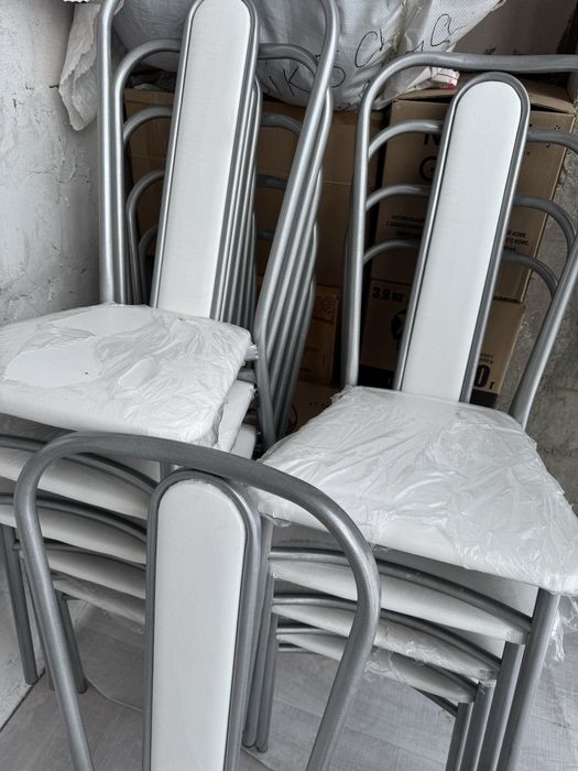 Продам новые стулья каждое по 10.000