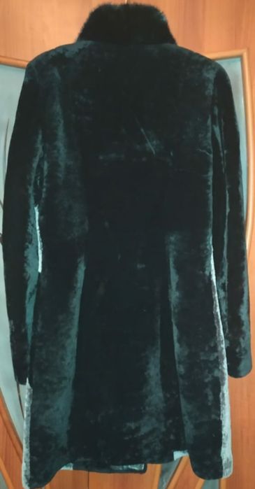 Продам женскую шубу