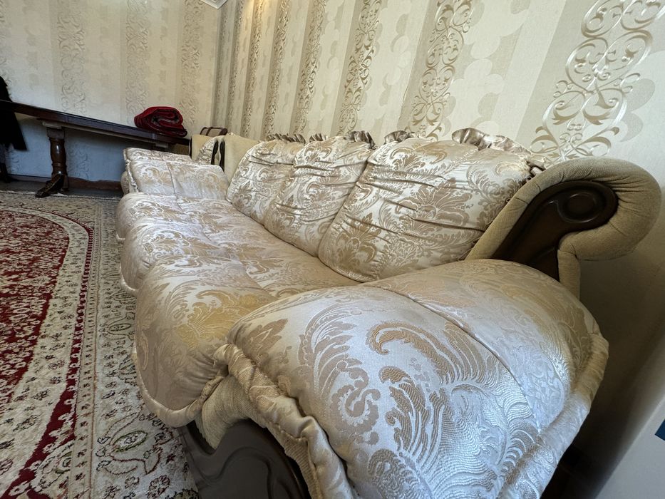 Продам диван и 2 кресла