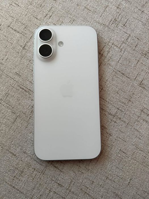 Продавам iphone 16