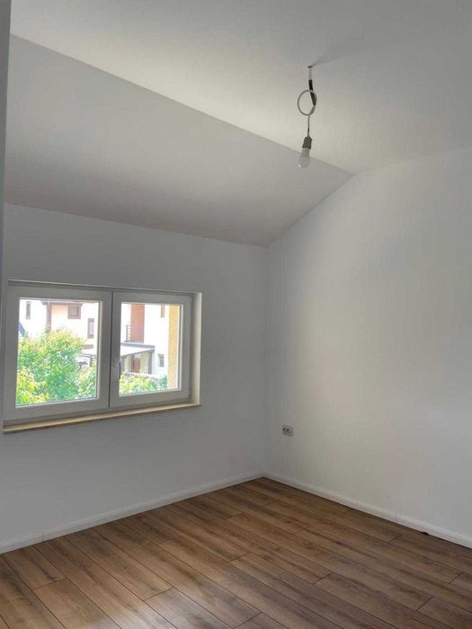 Vand 1/2 duplex ,  str. S . Barnutiu  . cartier nou