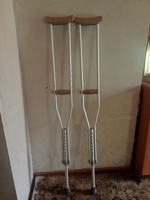 Продам костыли и трость
