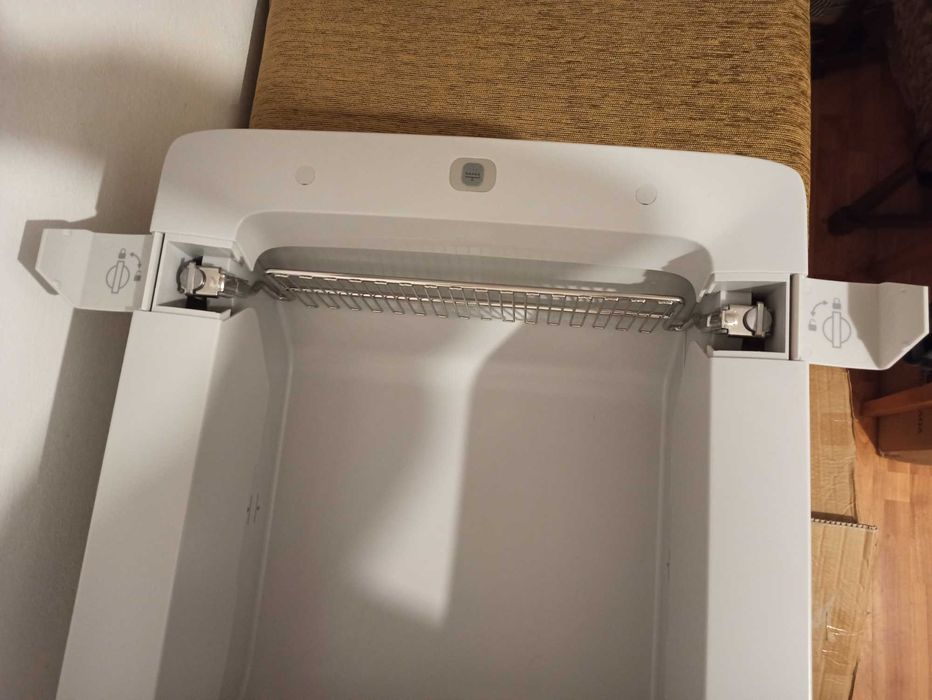 Litieră pentru pisici PetSafe ScoopFree cu autocurățare.