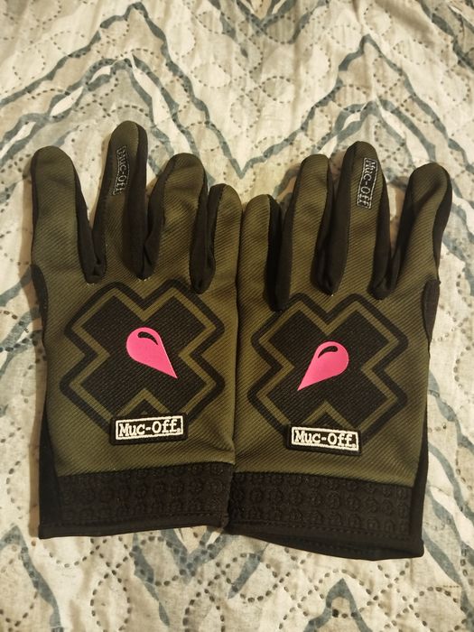 Чисто нови!!! Ръкавици