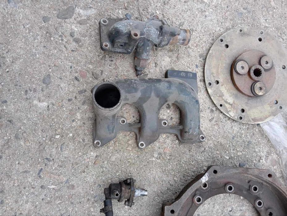 Двигател Kubota D1403 части .  И V1505 цял.