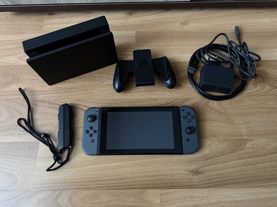 Nintendo switch в отлично състояние и игри
