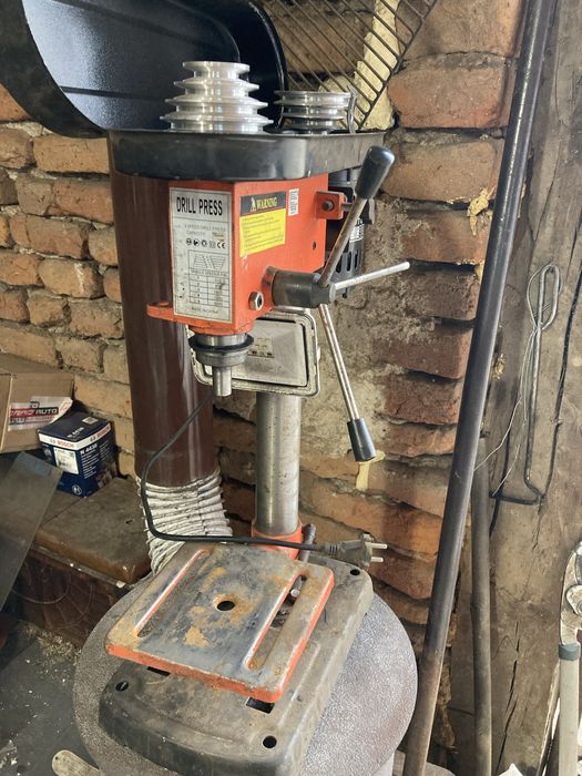 Masina gaurit cu coloana