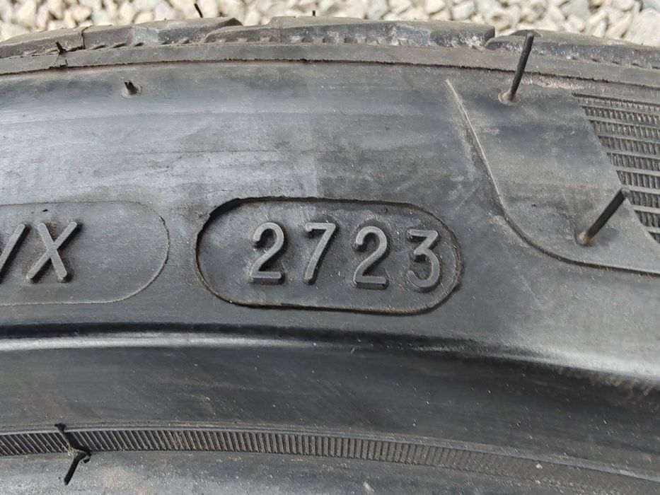305 30 21 cu 265 35 21 Michelin. An 2023