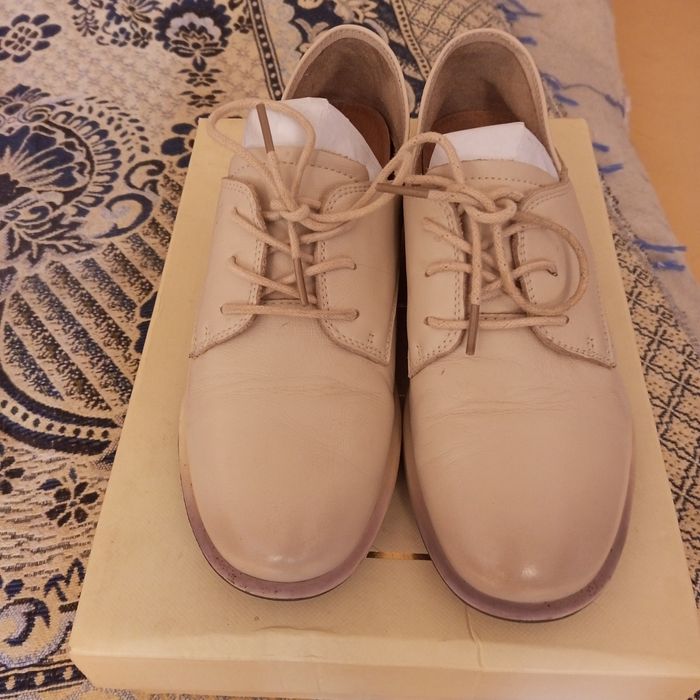 Продаются женские туфли.