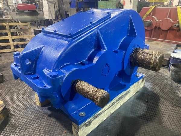 Редукторы разных типов: ЦУ, Ц2У, Ц2Н,