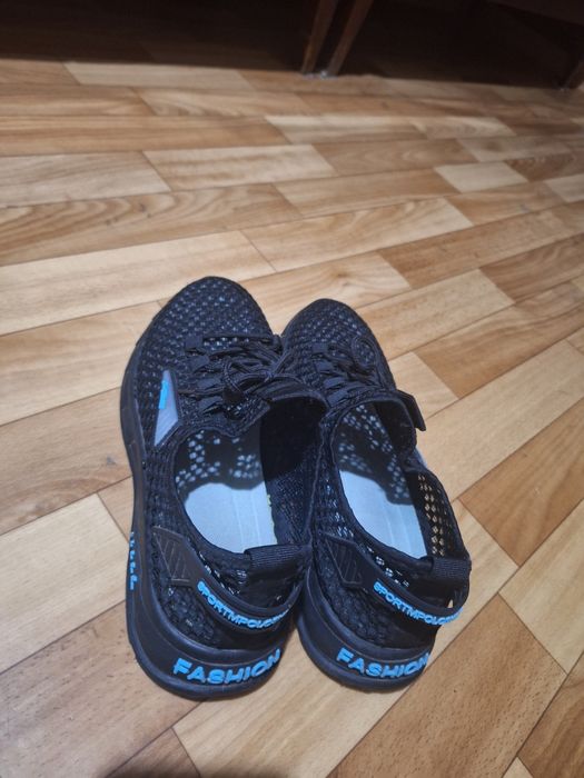 Продам кроссовки 44 размер