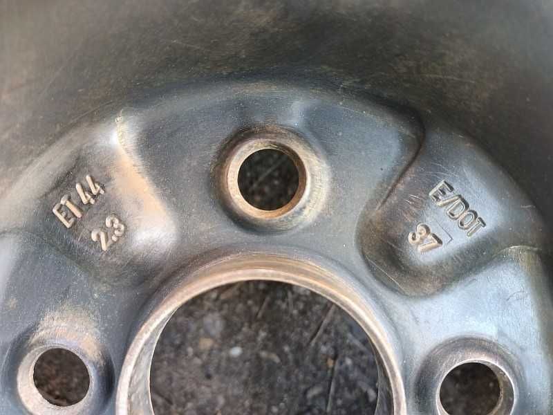 Продам оригинальный металлический диск на Toyota