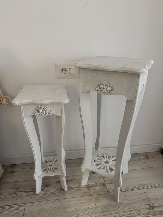 Set 2 masute aspect vintage alb