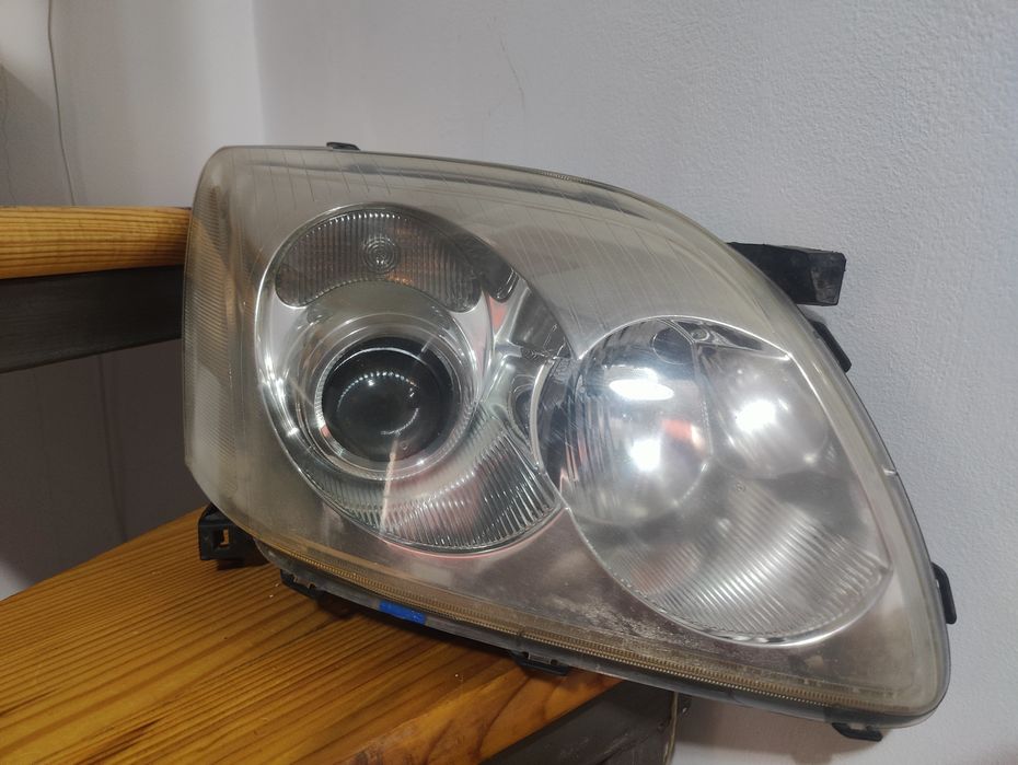 Фары тайота авенсис Т250