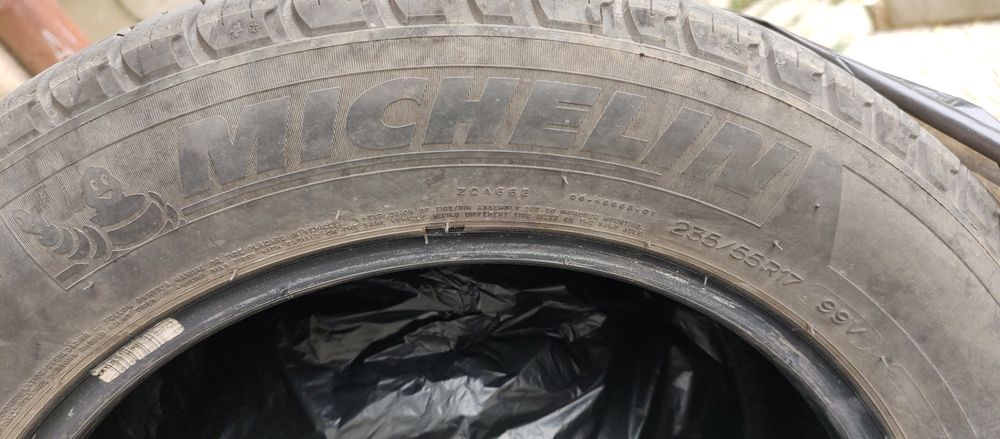 Всесезонни автомобилни гуми Continental и Michelin 235/55/17