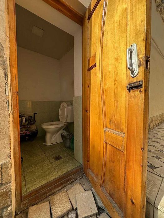 Братские Moгилы 2 sotokli hovli sotiladi, or-tir Yakkasaroy masjid.