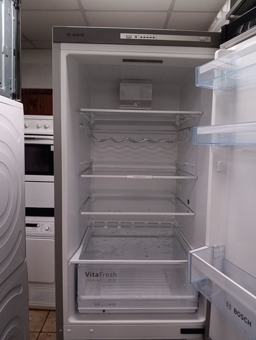 Черен комбиниран хладилник с фризер Бош Bosch с 2 години  ГАРАНЦИЯ!