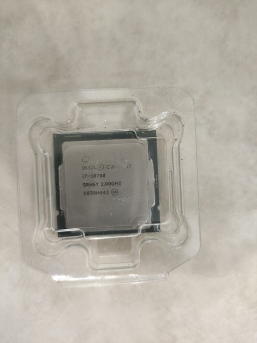 Продам процессор i7-10700.