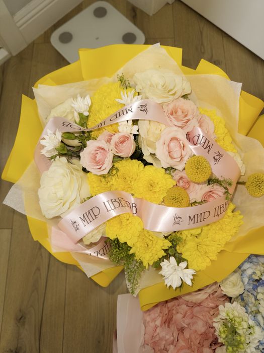 4 свежих букета роз.