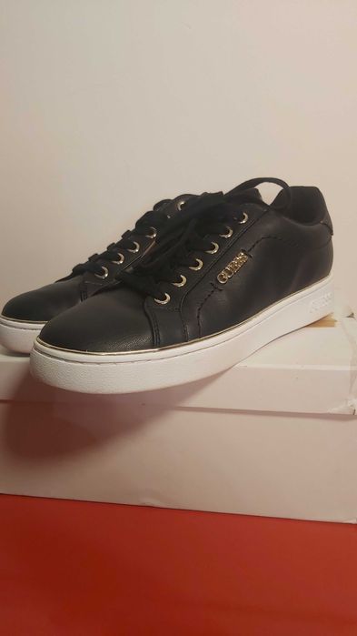 Обувки Guess - Номер 38