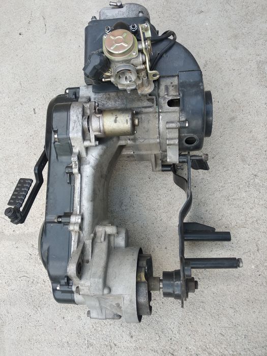 Продам матор на скутер 125 куб и80 куб на ходу колеса 10 размер 12 раз