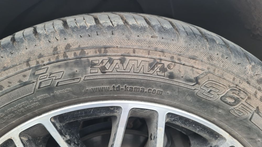 Продам резину  205/55/16