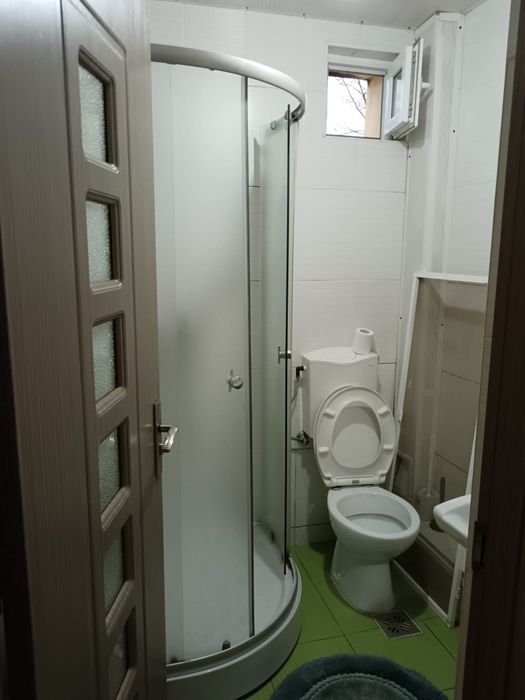 Închiriez garsoniera
