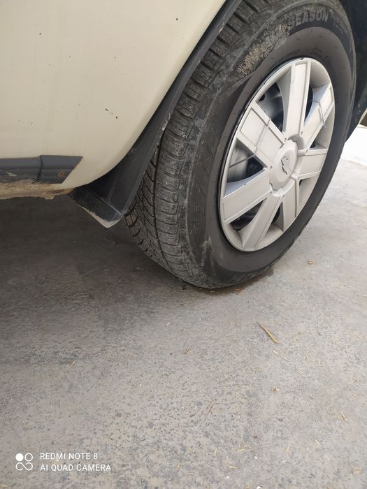 Vaz 01 sotiladi 1500$