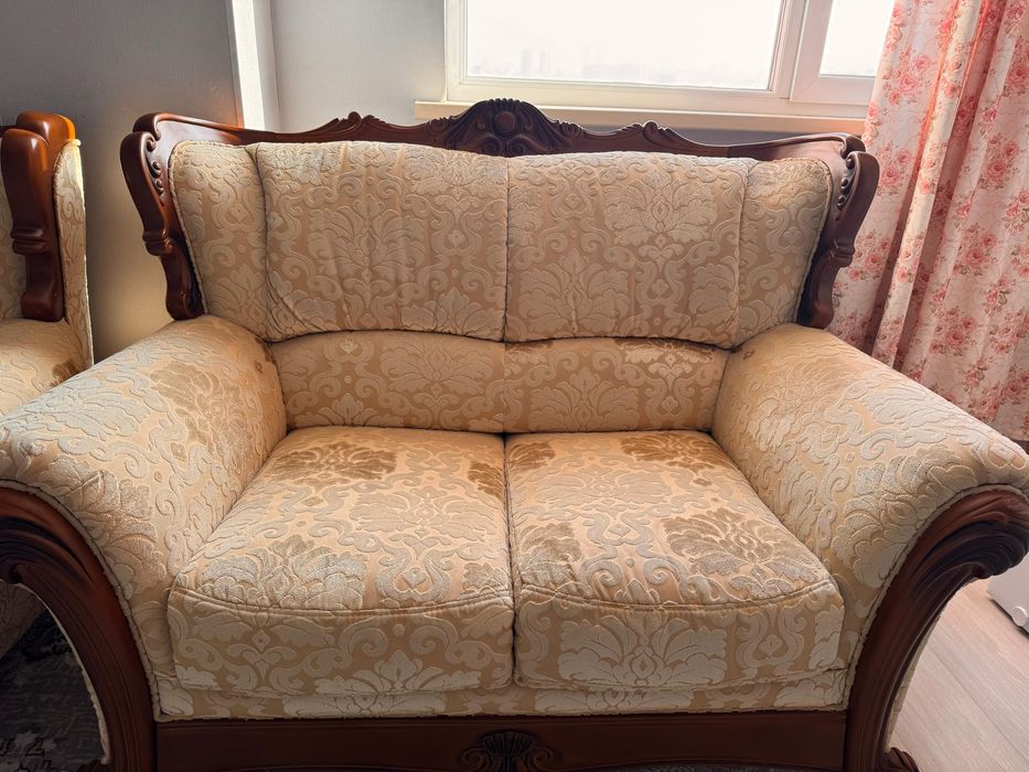 Диван с креслом