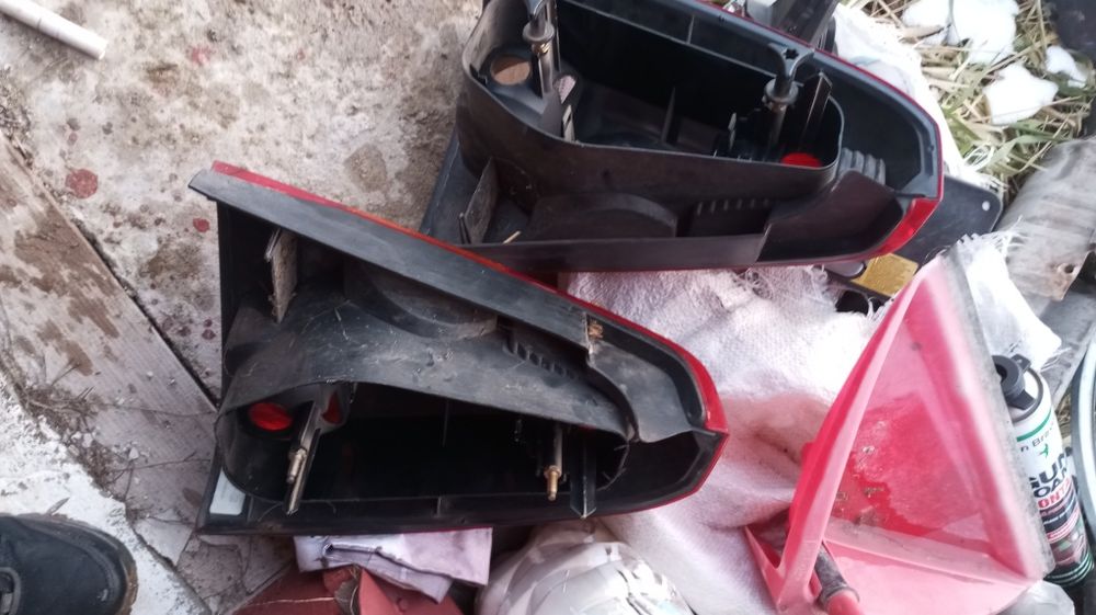 Stopuri stânga, dreapta Dacia Logan 1