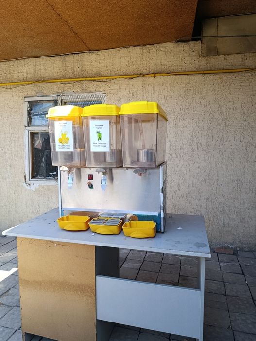 Продам мороженое аппарат вместе сокохладитель