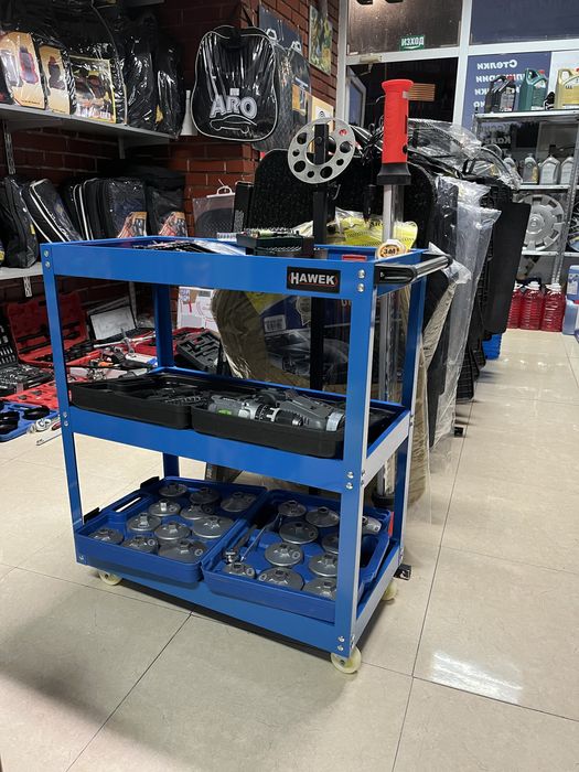 Количка за инструменти с рафтове и колелца Работна маса