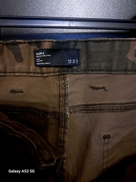 Pantaloni camuflaj