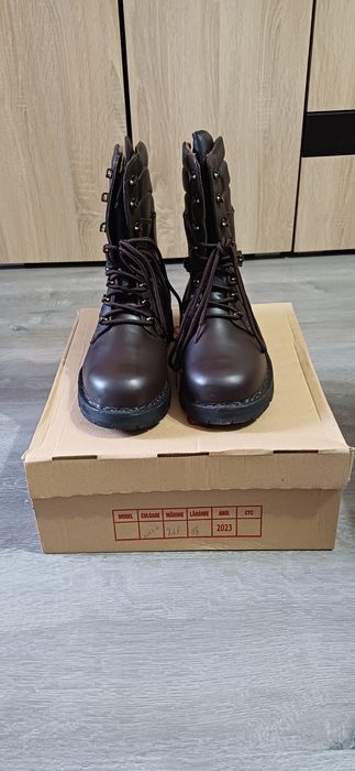 Bocanci militari iarnă