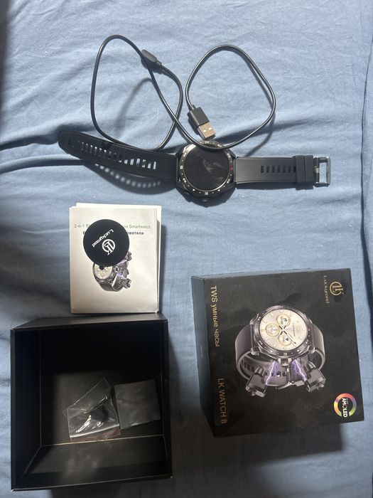 Продам часы состояние отличное зарядка есть все есть