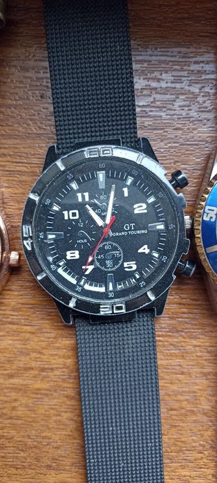 Часы по 3.000 тенге