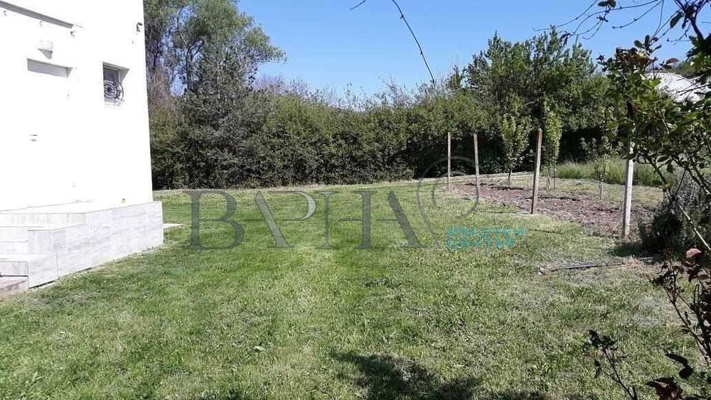 Къща с 4500кв. двор в с. Припек