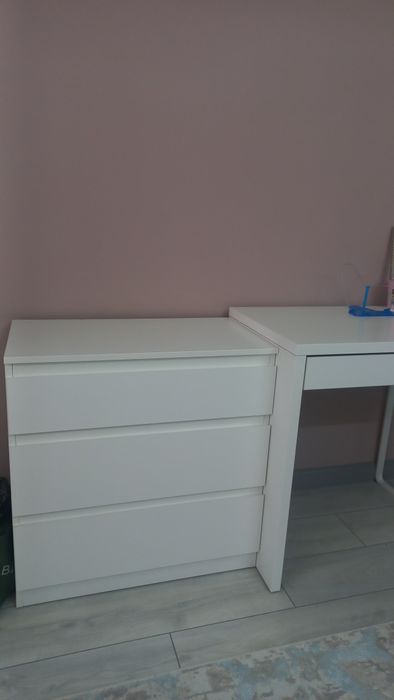 Продам для школьника комод и парта-стол.