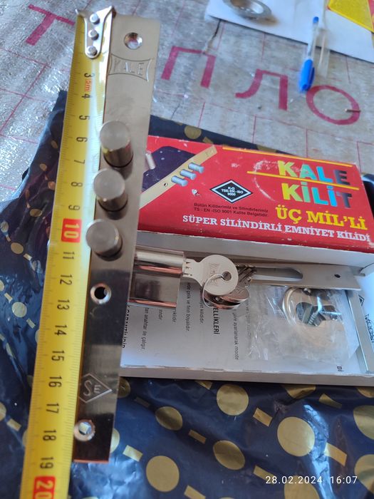 Замок дверной новый