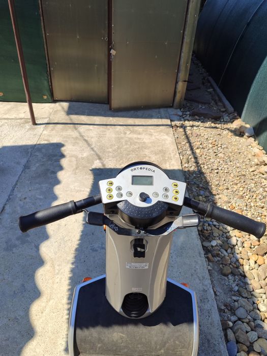 Инвалидна електрическа четириколка