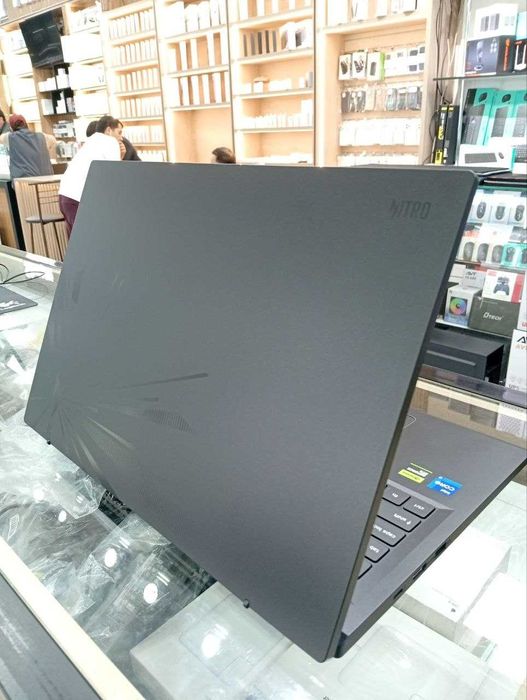 Acer Nitro Lite 16" 300nits i5-13420H 16GB DDR5 512GB SSD RTX 3050 6GB