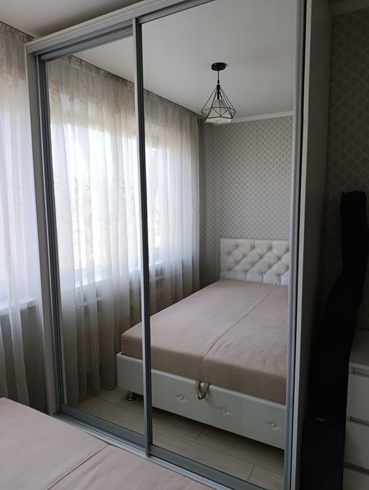 Шкаф белый , размер  100см*60см*230см