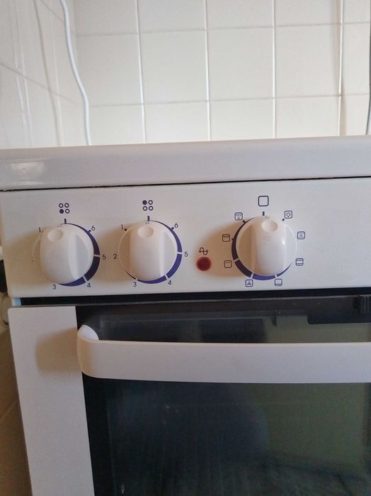 Готварска печка с керамичен плот