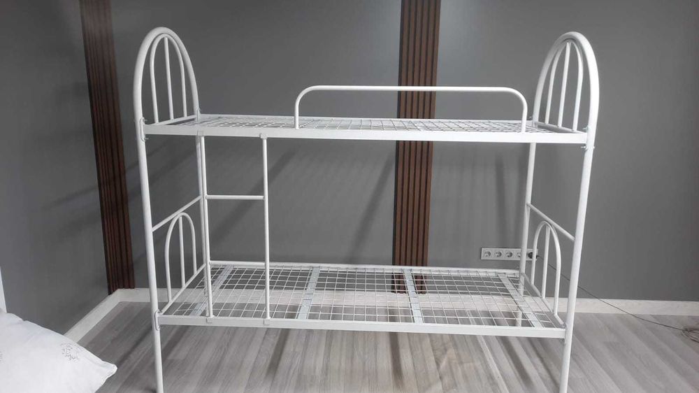 Металлическая кровать-надежная